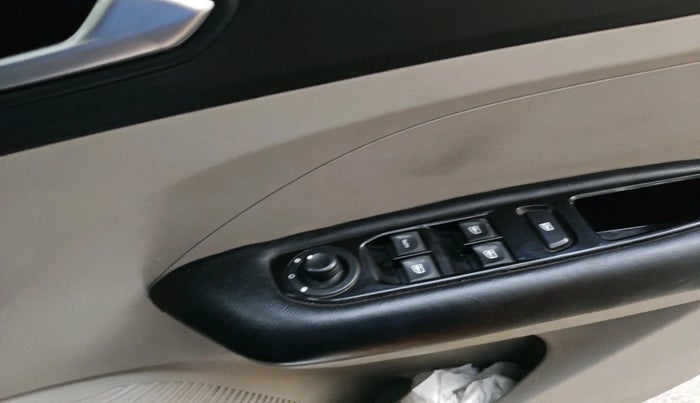 2019 Renault TRIBER RXZ, Petrol, Manual, 69,963 km, interior