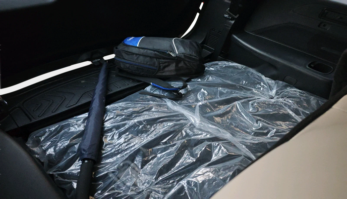 2025 Mahindra XUV700 AX 7 P AT 7 STR, Petrol, Automatic, 8,470 km, interior