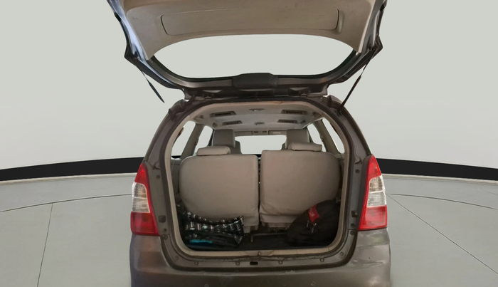 2014 Toyota Innova 2.5 GX 7 STR, Diesel, Manual, 2,82,439 km, exterior