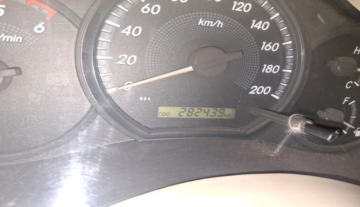 2014 Toyota Innova 2.5 GX 7 STR, Diesel, Manual, 2,82,439 km, interior