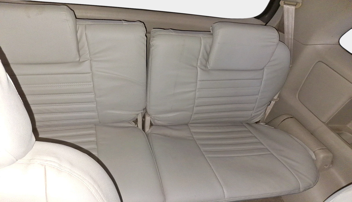 2014 Toyota Innova 2.5 GX 7 STR, Diesel, Manual, 2,82,439 km, interior