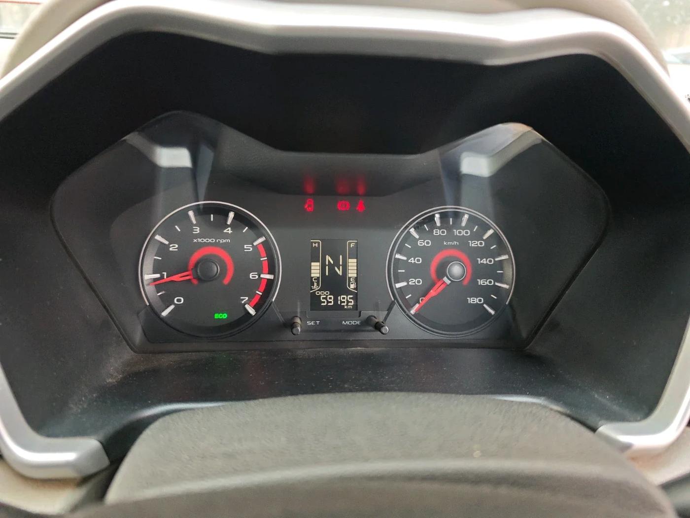 2016 Mahindra Kuv100 K8 D 6 STR, Diesel, Manual, 59,195 km, interior