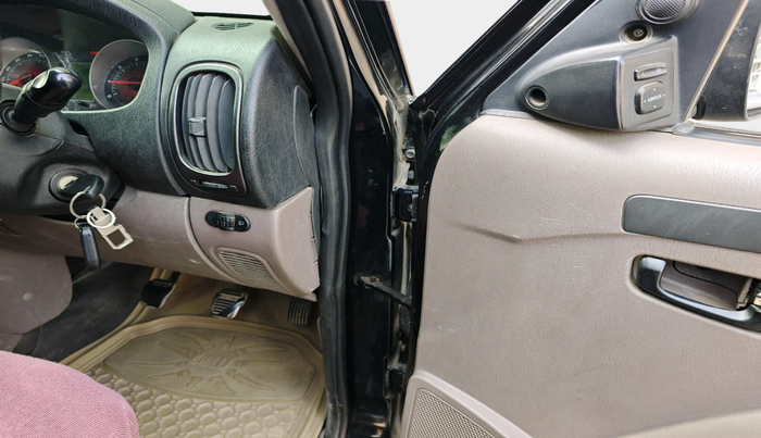 2011 Mahindra Scorpio VLX 2WD, Diesel, Manual, 1,49,560 km, interior