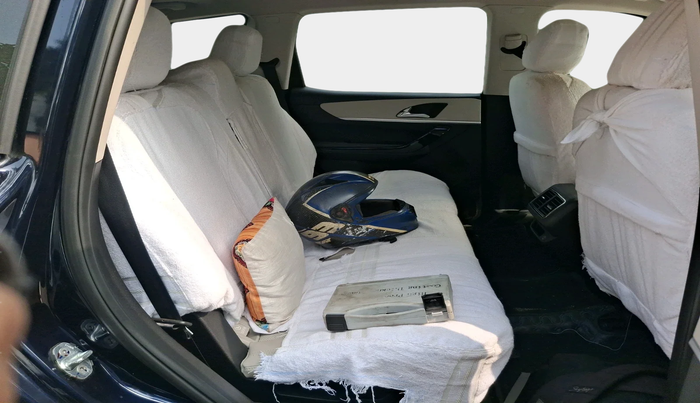 2024 Mahindra XUV700 AX 7 LUXURY D MT 7 STR, Diesel, Manual, 4,777 km, interior