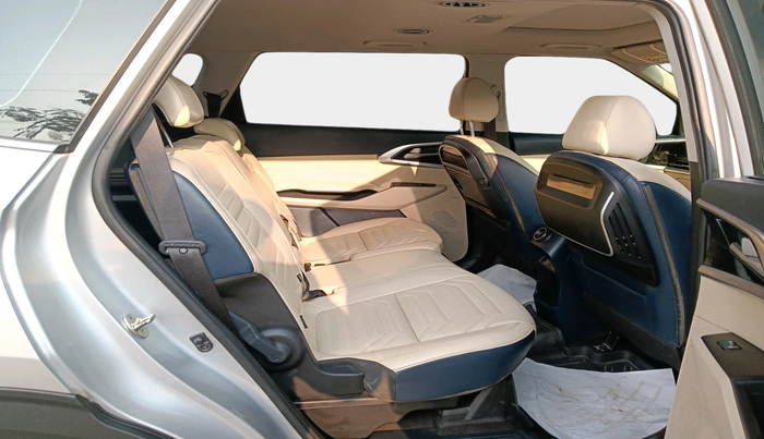 2022 KIA CARENS LUXURY PLUS 1.4 PETROL 7 STR, Petrol, Manual, 53,218 km, interior