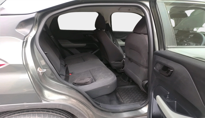 2022 Tata PUNCH ACCOMPLISHED DAZZLE CAMO MT, Petrol, Manual, 49,374 km, interior