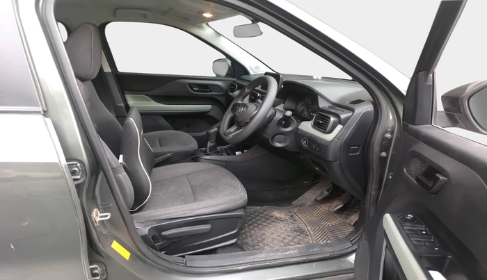 2022 Tata PUNCH ACCOMPLISHED DAZZLE CAMO MT, Petrol, Manual, 49,374 km, interior