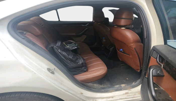 2016 Skoda Octavia AMBITION 1.4 TSI, Petrol, Manual, 1,06,063 km, interior