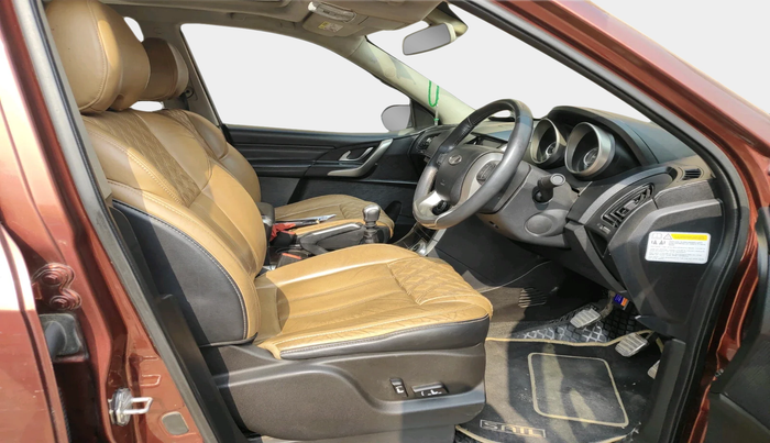 2019 Mahindra XUV500 W11, Diesel, Manual, 49,893 km, interior