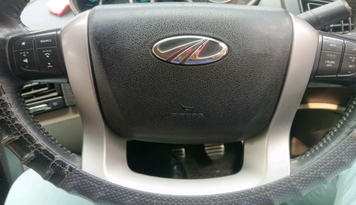 2015 Mahindra XUV500 W10, Diesel, Manual, 1,37,469 km, interior