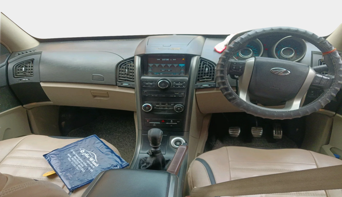 2015 Mahindra XUV500 W10, Diesel, Manual, 1,37,469 km, interior