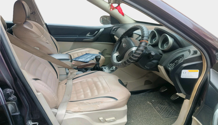 2015 Mahindra XUV500 W10, Diesel, Manual, 1,37,469 km, interior