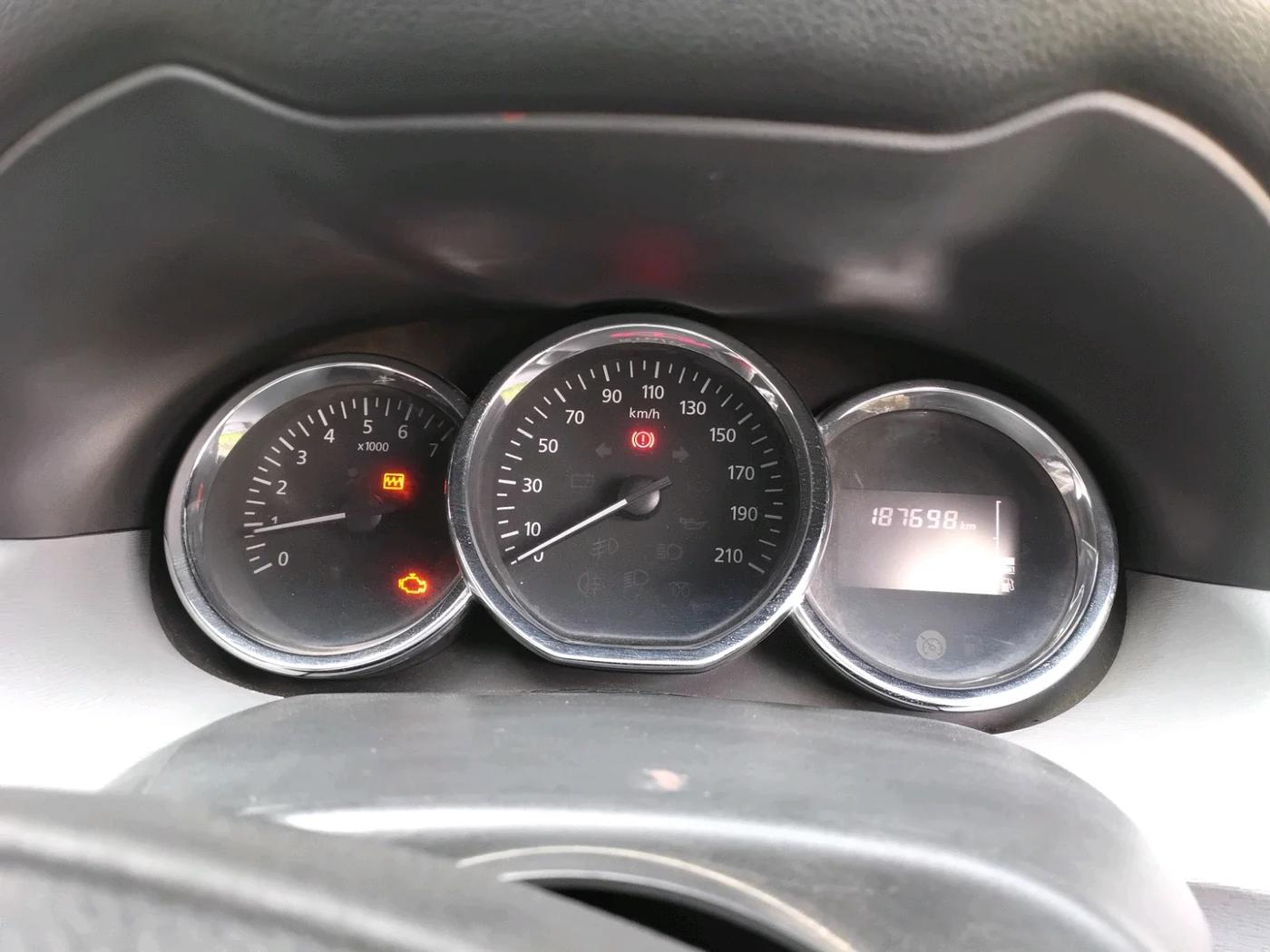 2016 Nissan Terrano XE (D), Diesel, Manual, 2,50,000 km, interior