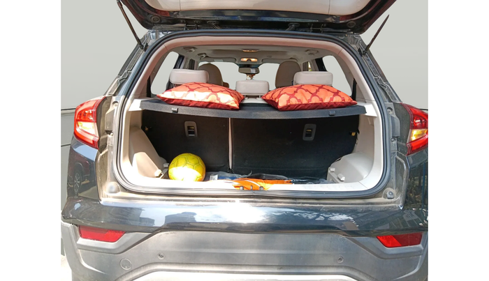 2023 Mahindra XUV300 W8 (O) 1.2 PETROL, Petrol, Manual, 26,647 km, exterior