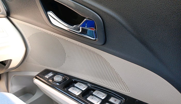 2023 Mahindra XUV300 W8 (O) 1.2 PETROL, Petrol, Manual, 26,647 km, interior