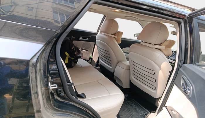 2023 Mahindra XUV300 W8 (O) 1.2 PETROL, Petrol, Manual, 26,647 km, interior