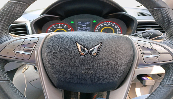 2023 Mahindra XUV300 W8 (O) 1.2 PETROL, Petrol, Manual, 26,647 km, interior