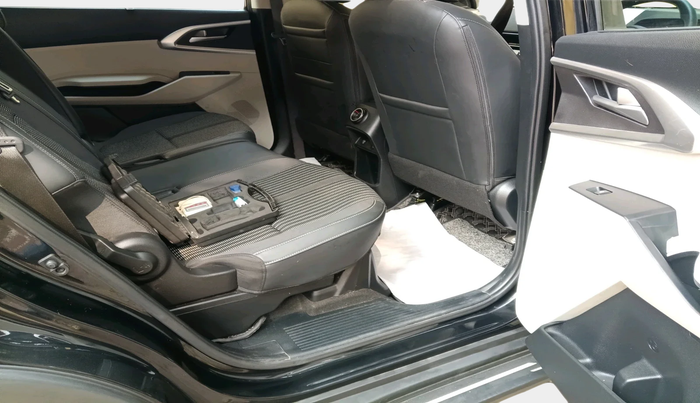 2023 KIA CARENS PRESTIGE PLUS 1.5 PETROL IMT 7 STR, Petrol, Manual, 7,889 km, interior