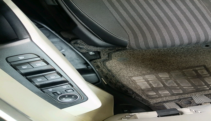 2023 KIA CARENS PRESTIGE PLUS 1.5 PETROL IMT 7 STR, Petrol, Manual, 7,889 km, interior