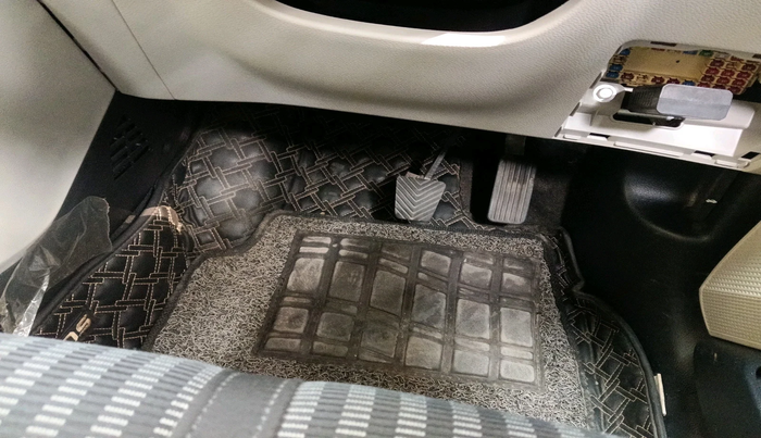 2023 KIA CARENS PRESTIGE PLUS 1.5 PETROL IMT 7 STR, Petrol, Manual, 7,889 km, interior