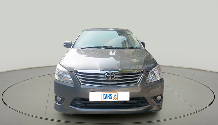2013 Toyota Innova 2.5 VX 8 STR, Diesel, Manual, 48,569 km, exterior