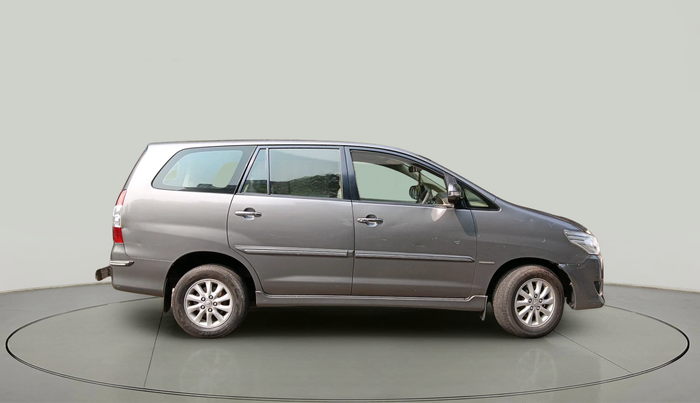 2013 Toyota Innova 2.5 VX 8 STR, Diesel, Manual, 48,569 km, exterior