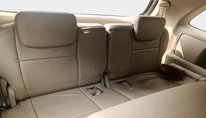2013 Toyota Innova 2.5 VX 8 STR, Diesel, Manual, 48,569 km, interior