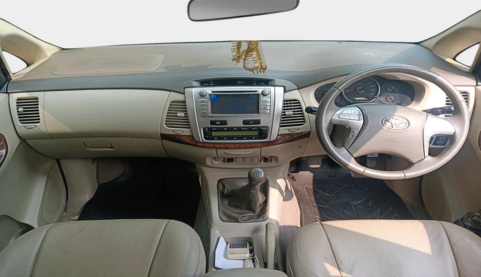 2013 Toyota Innova 2.5 VX 8 STR, Diesel, Manual, 48,569 km, interior