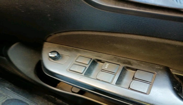 2013 Maruti Swift VXI, Petrol, Manual, 1,22,561 km, interior