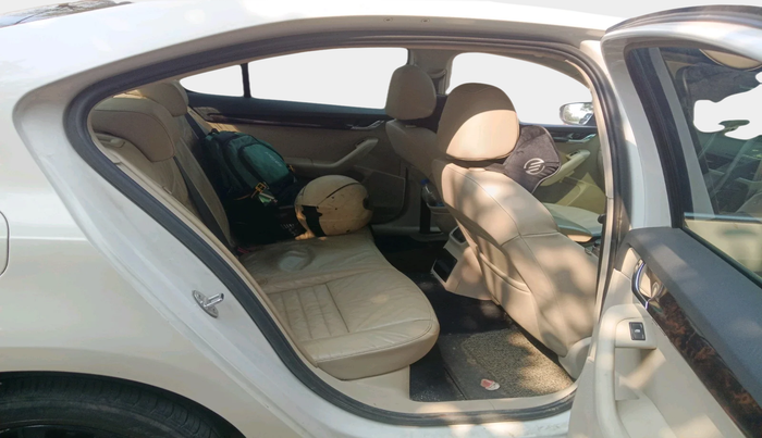 2016 Skoda Octavia STYLE PLUS AT 1.8 TSI, Petrol, Automatic, 59,547 km, interior