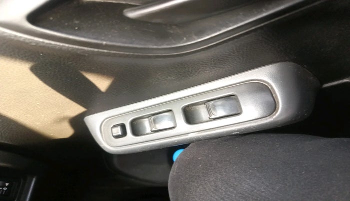 2013 Maruti Swift LXI, Petrol, Manual, 93,290 km, interior