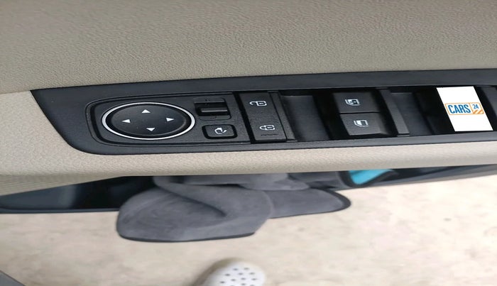 2023 KIA CARENS LUXURY PLUS 1.5 IMT PETROL, Petrol, Manual, 18,004 km, interior