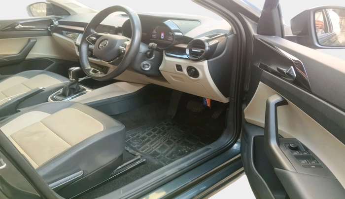 2023 Skoda SLAVIA STYLE 1.5L TSI DSG, Petrol, Automatic, 18,062 km, interior