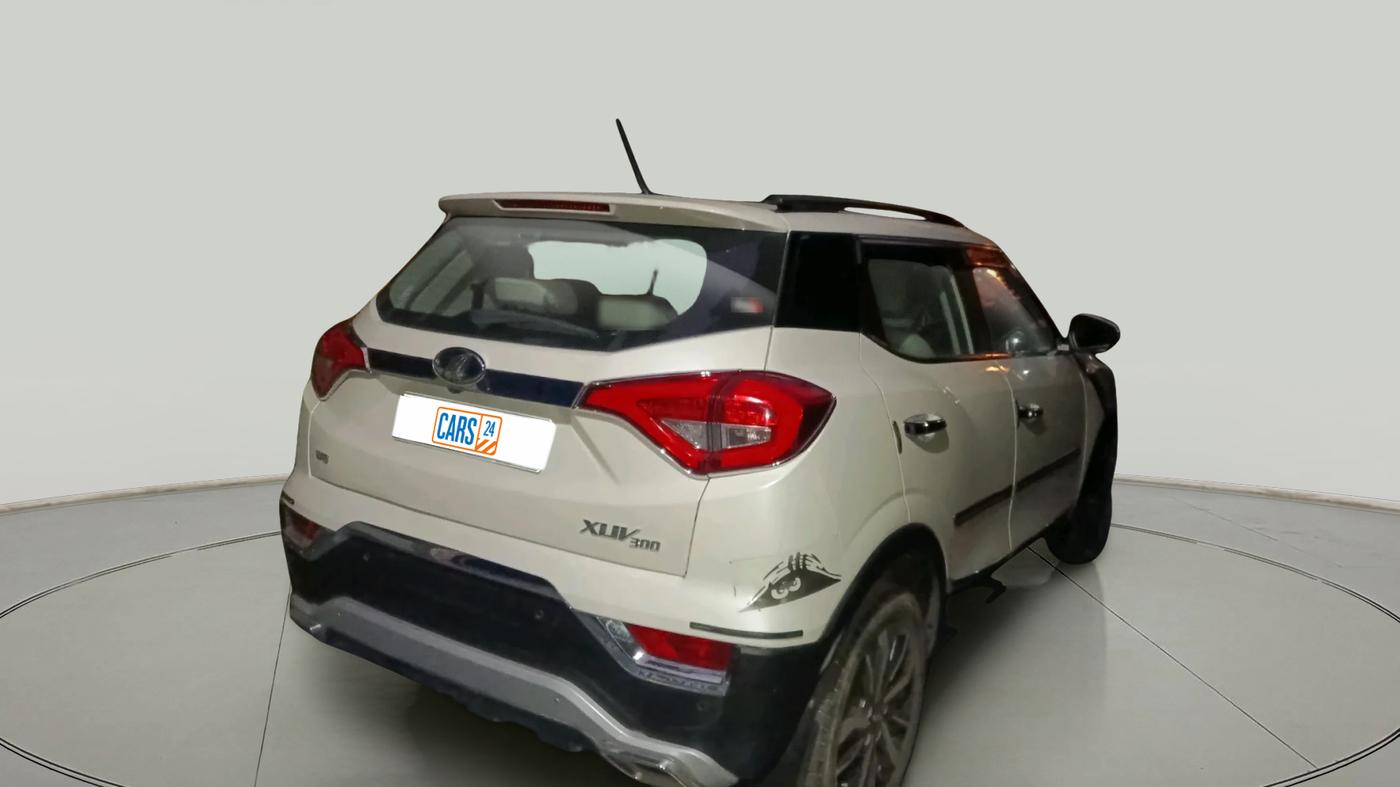 2020 Mahindra XUV300 W8 (O) 1.2 PETROL, Petrol, Manual, 23,997 km, exterior