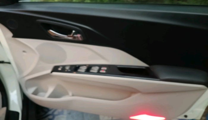 2020 Mahindra XUV300 W8 (O) 1.2 PETROL, Petrol, Manual, 23,997 km, interior