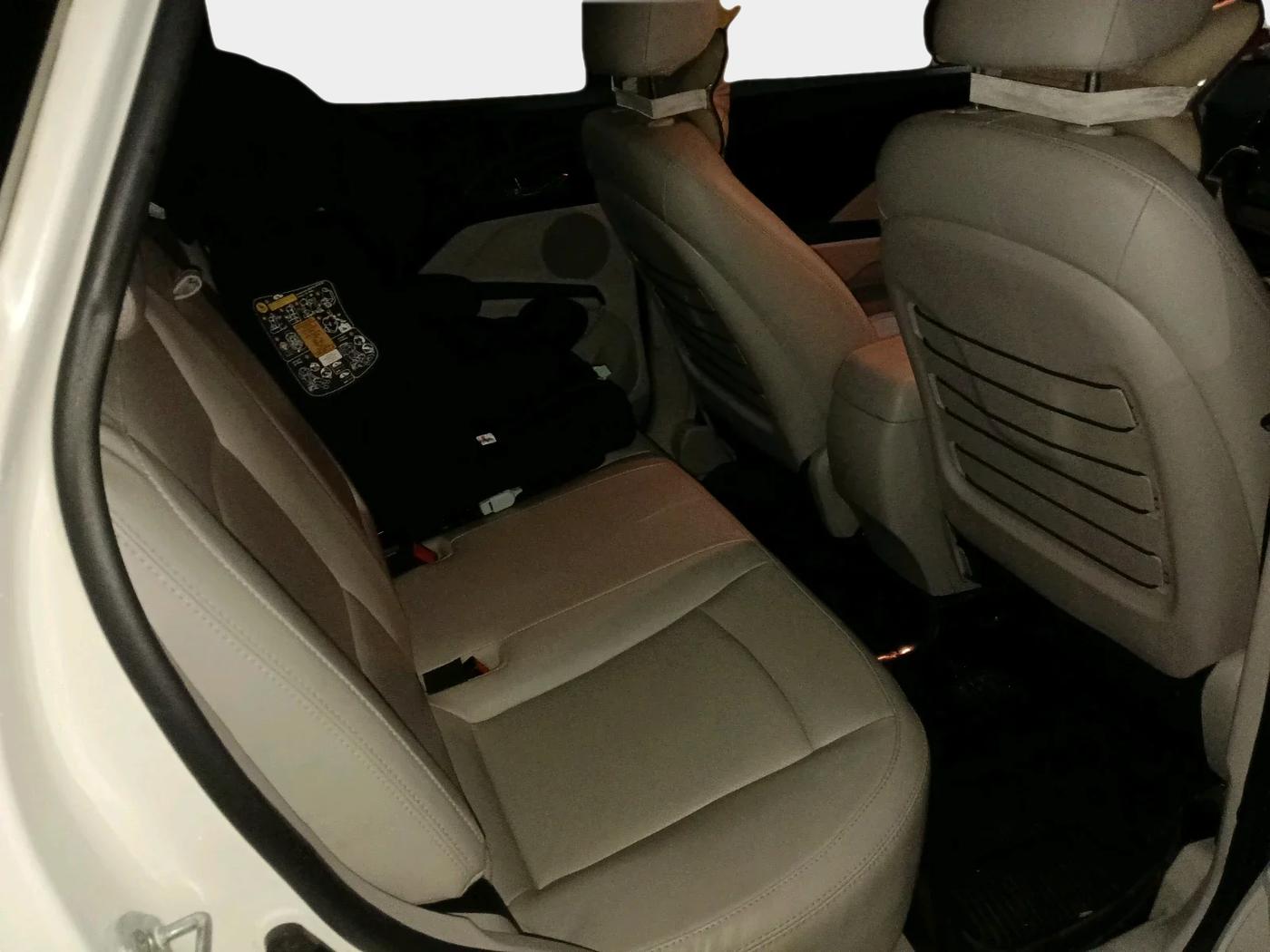 2020 Mahindra XUV300 W8 (O) 1.2 PETROL, Petrol, Manual, 23,997 km, interior