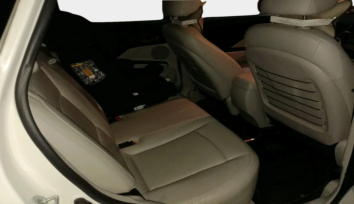 2020 Mahindra XUV300 W8 (O) 1.2 PETROL, Petrol, Manual, 23,997 km, interior