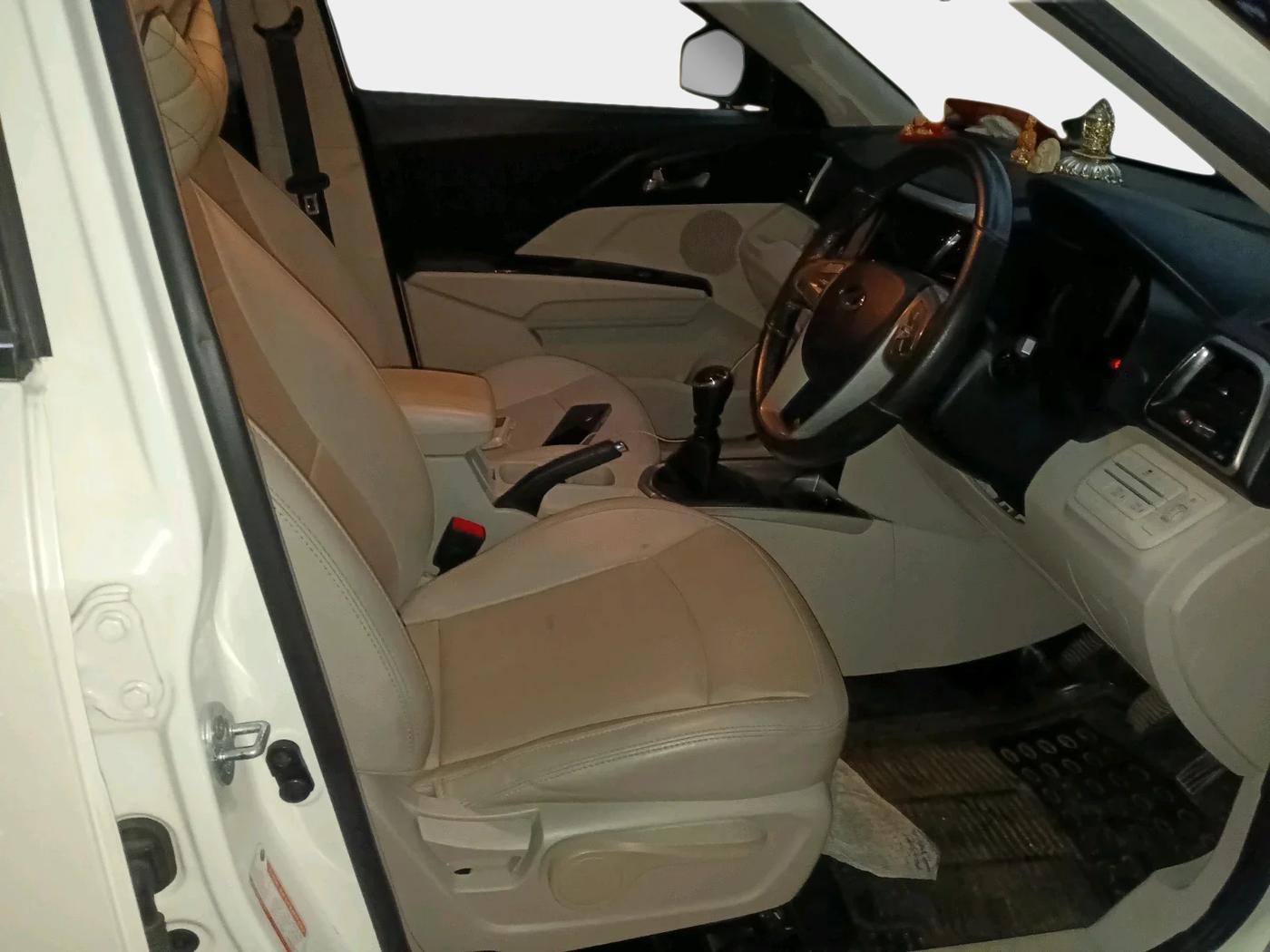 2020 Mahindra XUV300 W8 (O) 1.2 PETROL, Petrol, Manual, 23,997 km, interior