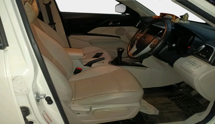 2020 Mahindra XUV300 W8 (O) 1.2 PETROL, Petrol, Manual, 23,997 km, interior