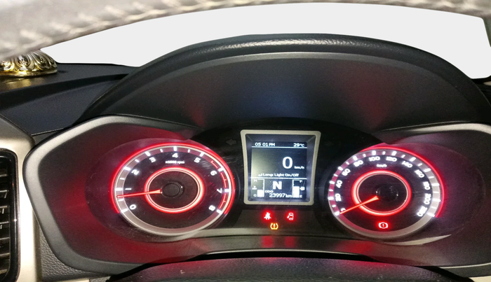 2020 Mahindra XUV300 W8 (O) 1.2 PETROL, Petrol, Manual, 23,997 km, interior