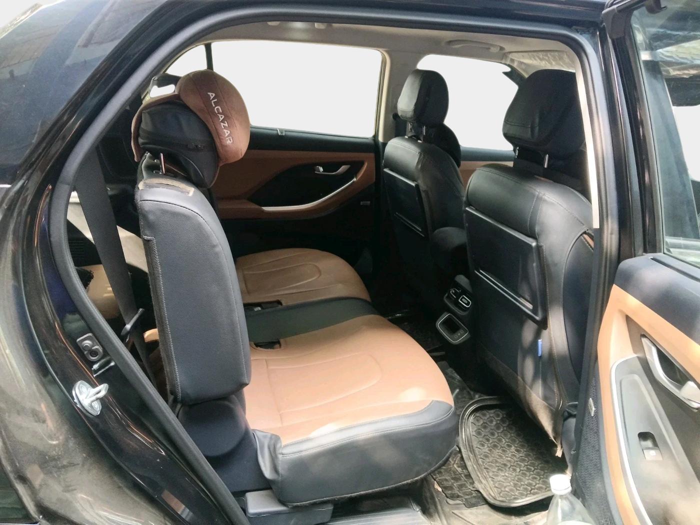 2025 Hyundai ALCAZAR Platinum 7 STR 1.5 Turbo GDi Petrol MT, Petrol, Manual, 6,875 km, interior