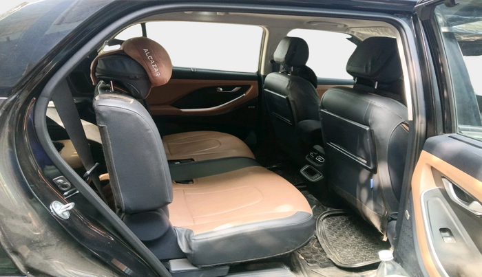 2025 Hyundai ALCAZAR Platinum 7 STR 1.5 Turbo GDi Petrol MT, Petrol, Manual, 6,875 km, interior