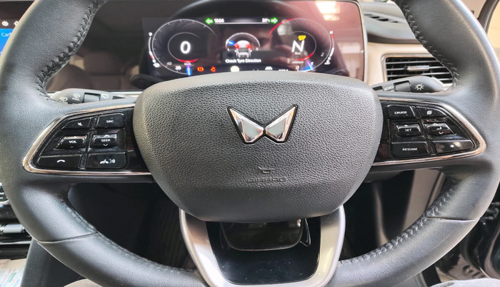 2024 Mahindra XUV700 AX 7 P MT 7 STR, Petrol, Manual, 9,764 km, interior