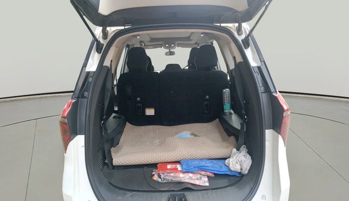 2022 Mahindra XUV700 AX 5 D AT 7 STR, Diesel, Automatic, 1,08,075 km, exterior