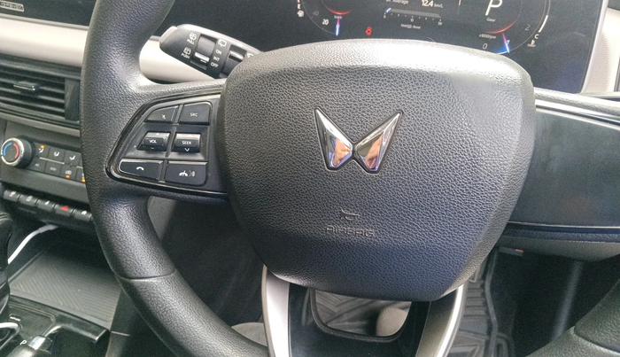 2022 Mahindra XUV700 AX 5 D AT 7 STR, Diesel, Automatic, 1,08,075 km, interior