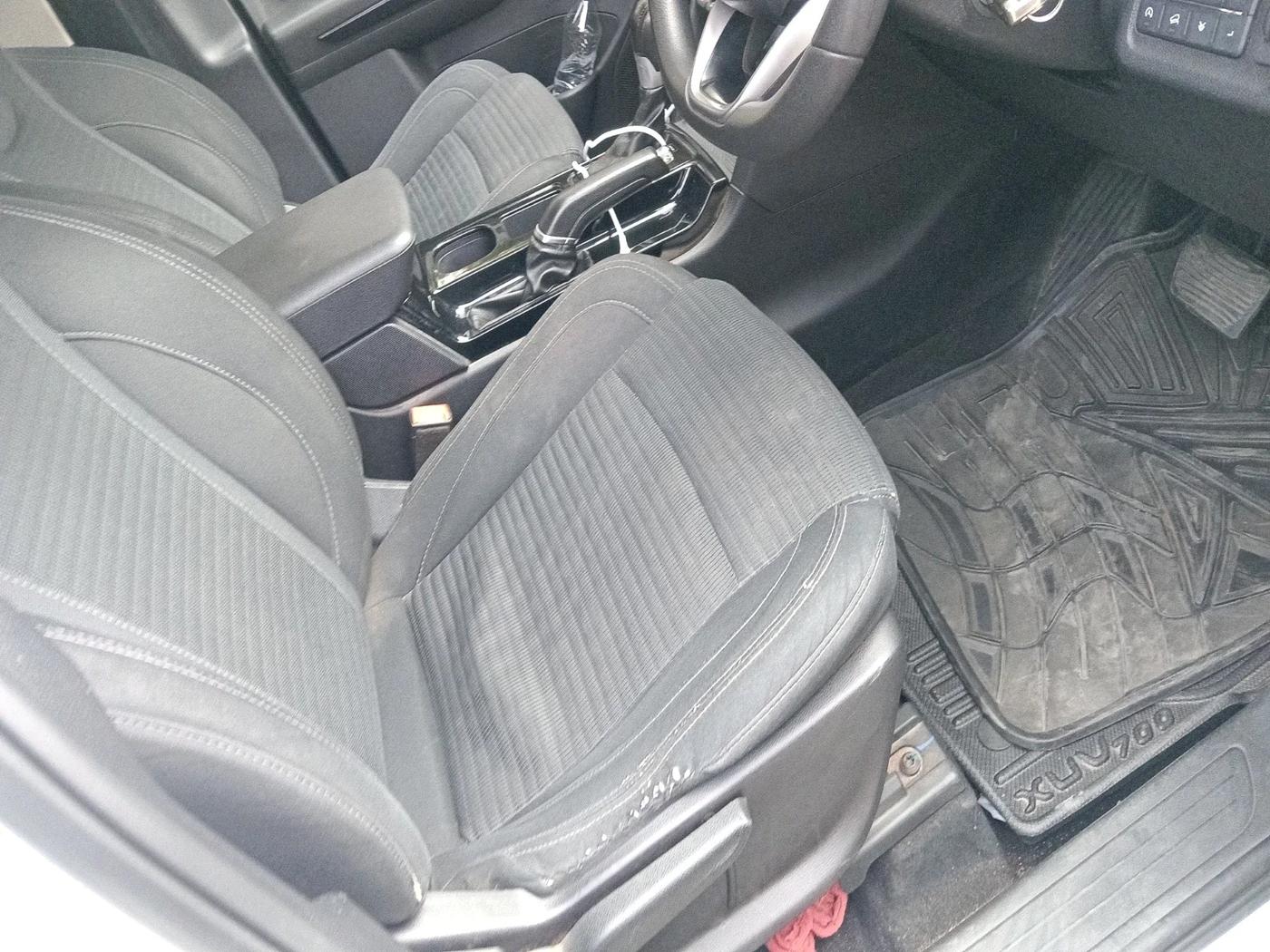 2022 Mahindra XUV700 AX 5 D AT 7 STR, Diesel, Automatic, 1,08,075 km, interior