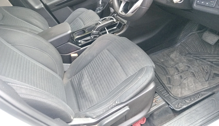 2022 Mahindra XUV700 AX 5 D AT 7 STR, Diesel, Automatic, 1,08,075 km, interior