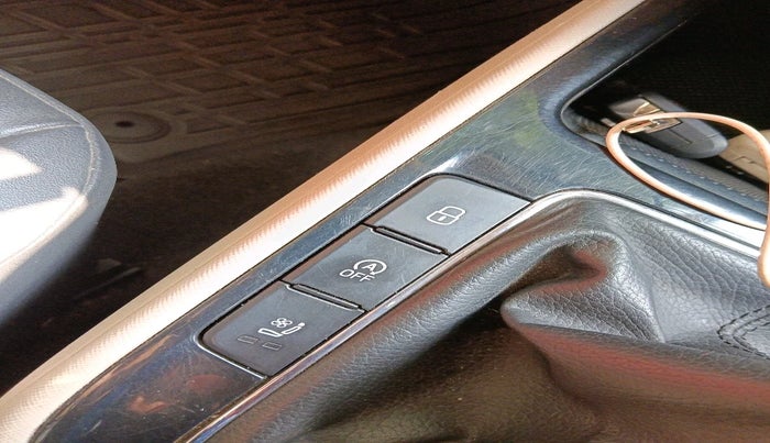 2022 Skoda SLAVIA STYLE 1.0L TSI MT, Petrol, Manual, 34,684 km, interior