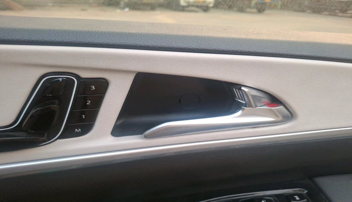 2023 Mahindra XUV700 AX 7 LUXURY D AT 7 STR, Diesel, Automatic, 54,444 km, interior