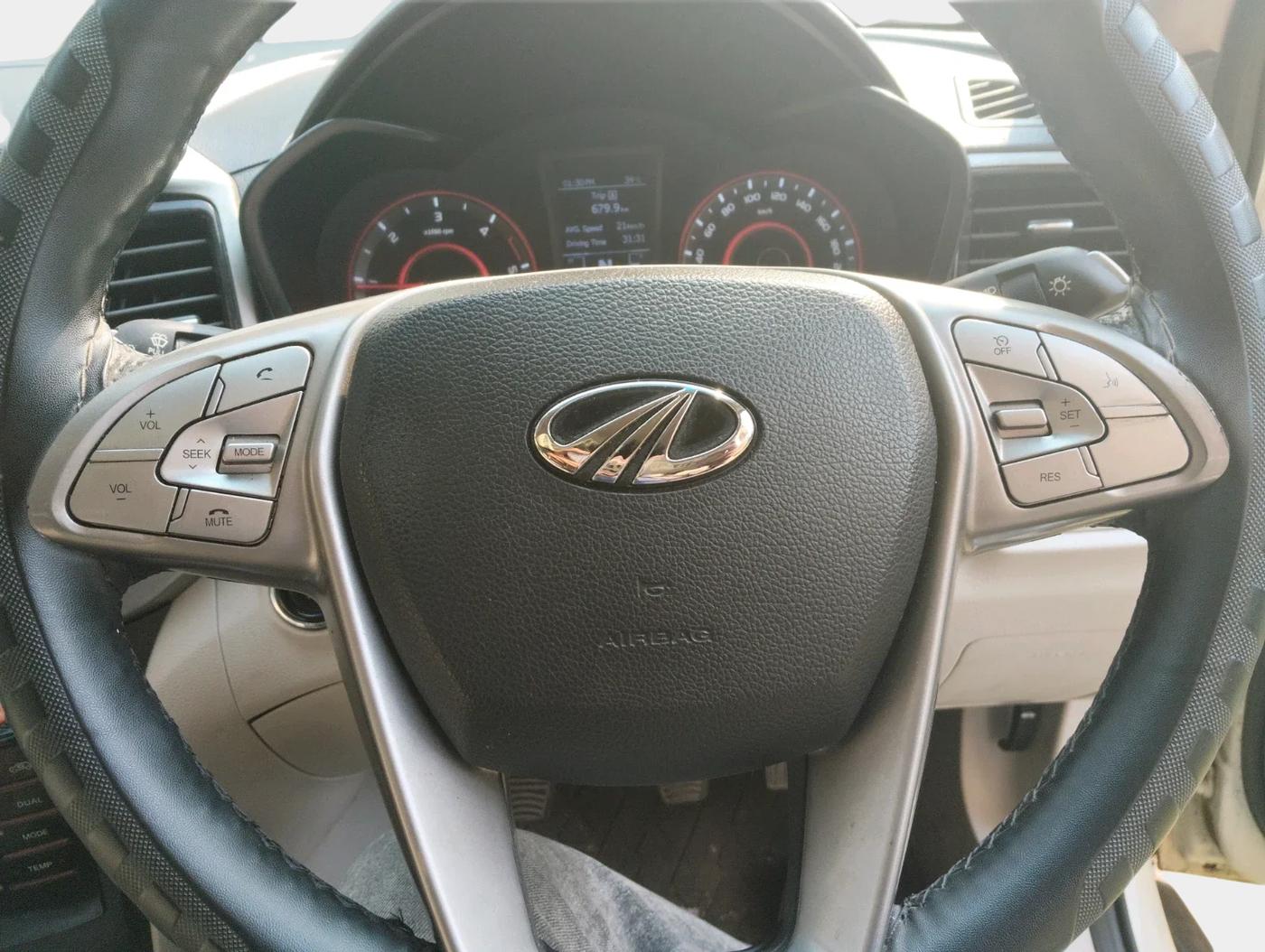 2022 Mahindra XUV300 W8 (O) 1.5 DIESEL, Diesel, Manual, 84,680 km, interior